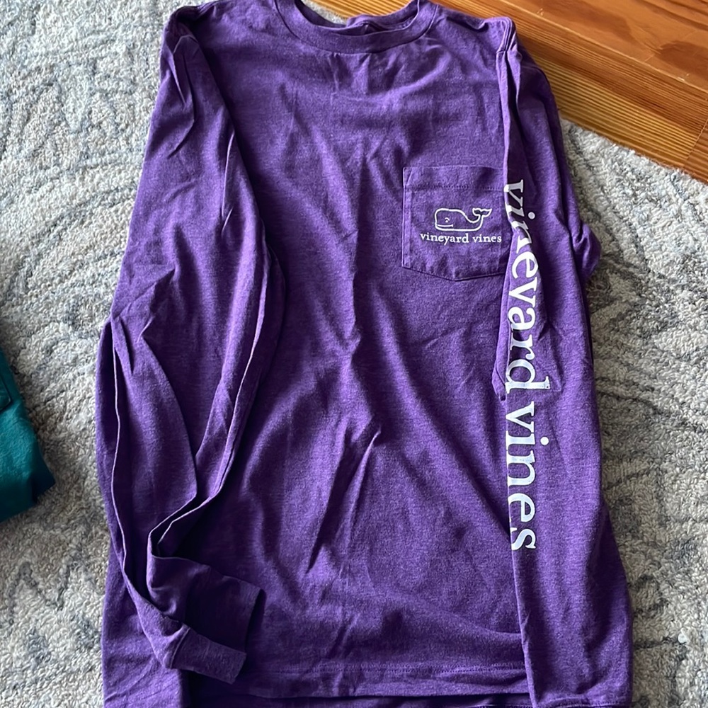 Men’s XS along sleeve Vineyard vines